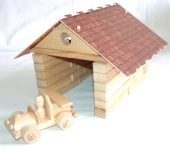 Holzgarage mit Spielzeugauto Holzspielzeug