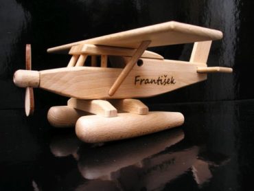 Darček lietadlo hydroplán | drevené darčeky a hračky