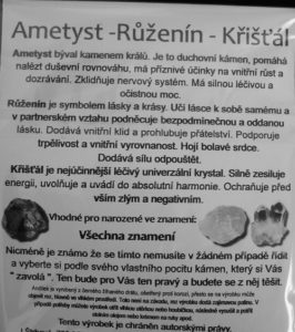 Ametyst býval kameňom kráľov .. Ruženín sa jymbolem lásky a krásy ... Krištáľ je liečivý univerzálny kryštál .. Anjel ochranca ľudí ..