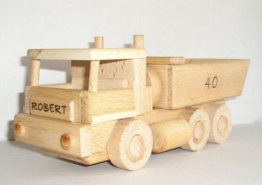 Tatra-Lastwagen und Bulldozer aus Holzspielzeug