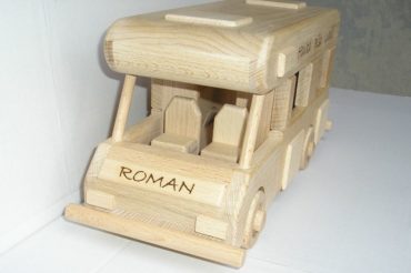 Wohnwagen auf Sockel