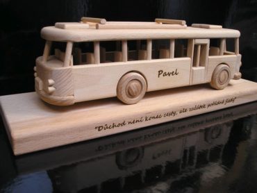 Holzgeschenke für Busfahrer und Angestellte von Transportunternehmen.