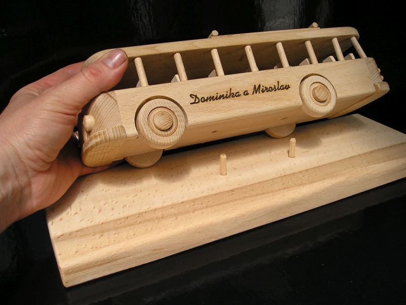 Holzbus, Bus mit Sockel, Spielzeug,  ein Luxus Geschenk für Busfahrer