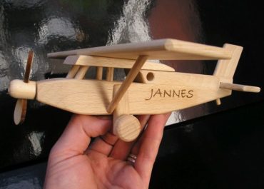 Holzspielzeug Geschenke für Piloten