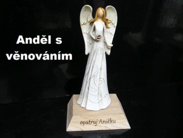 Engel Statuette auf Sockel