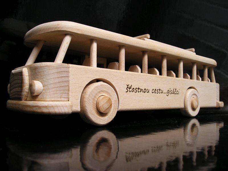 Holzspielzeug – RTO-Bus