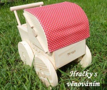 Retro-Kinderwagen aus Holz für Puppen. Holzspielzeug für Mädchen.