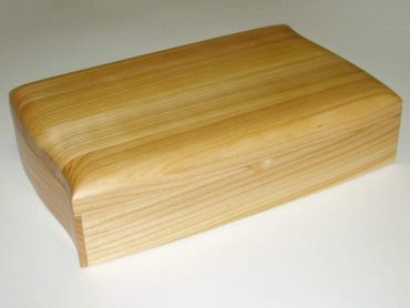 Schmuckschatulle aus hellem Holz