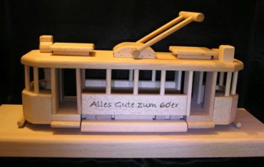 Holzgeschenke für Straßenbahnfahrer